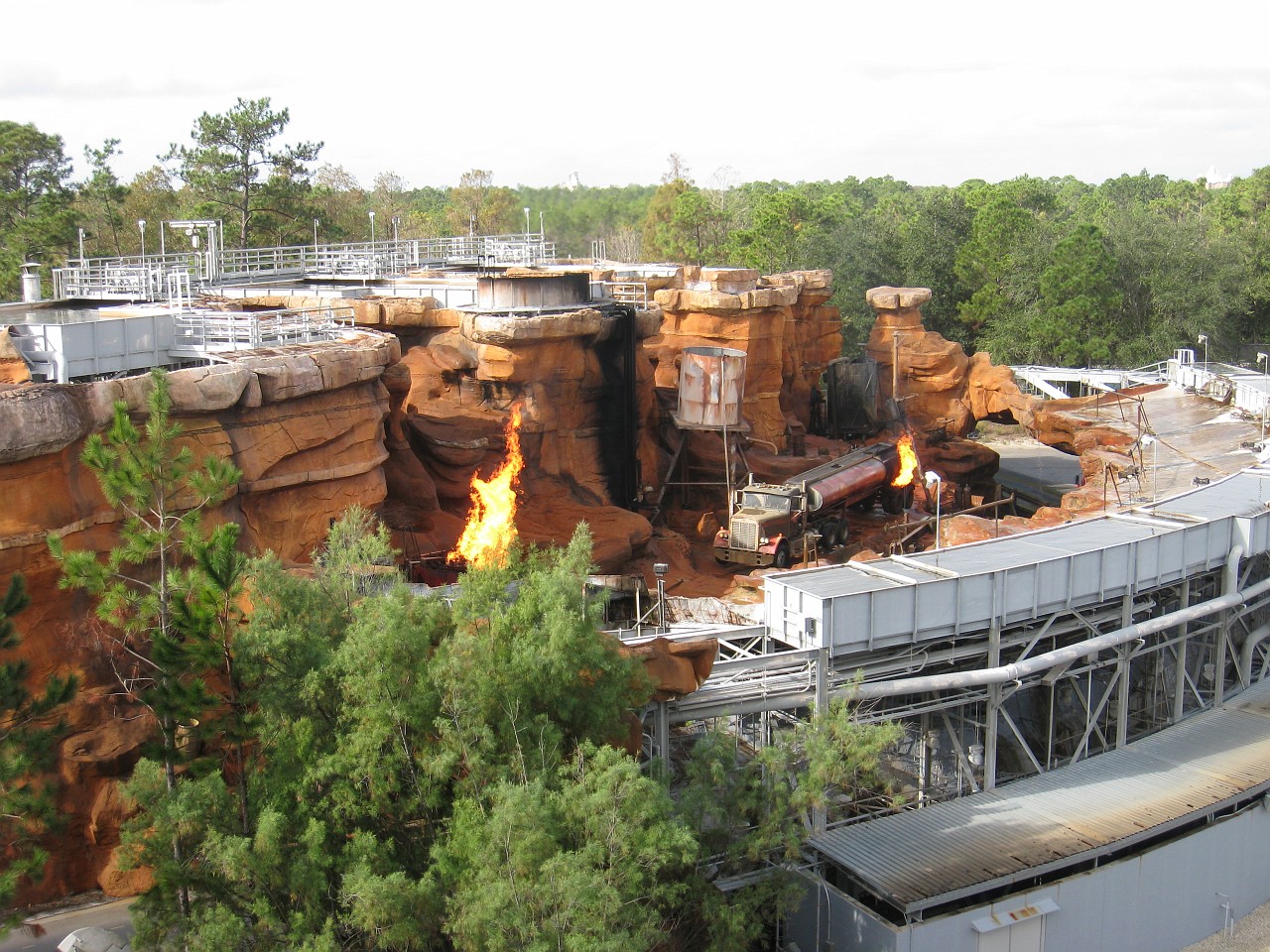 Vacation 2007-12 - Beaches Disney Hotels 0751.jpg - On the 2007-08 Florida vacation we visited beaches from Fort Myers to Sanibel Island sampling local food along the way. Green water and white sugar beaches! Arriving at Disney World we visited several of the theme resorts.